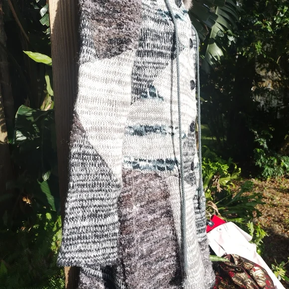 Gorgeous sweater jacket with fur trim small - Picture 5 of 10